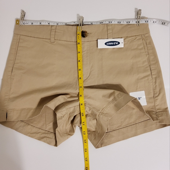 NWT! OLD NAVY EVERYDAY SHORT KHAKI SIZE 2 - Picture 3 of 8